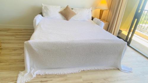 Waikiki Apartment | Newly renovated luxury, modern style Waikiki Sunset Hotel Ocean view Freeparking