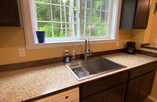 Ketchikan Apartment | North End- Versatile Studio w/Full Sized Kitchen & Bath- CLEAN!