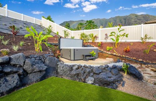 Makaha Valley House | Oahu Family retreat-Beach 5min away-Oceanview