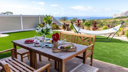 Makaha Valley House | Ocean Escape by AvantStay