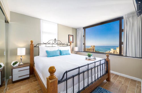 Waikiki Apartment | Ocean view high-floor condo with lanai & beach access