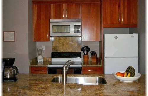 Historic Kailua Village Condo | OCEANFRONT Kona Reef, Top Rated Reviews