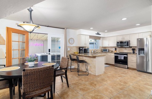 Security Acres House | Old Town, Pool, Private Patio, Golf, Traveling Professionals