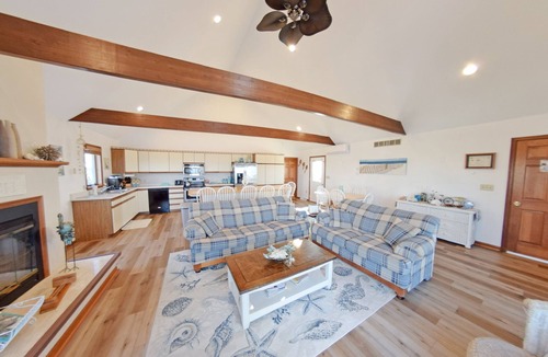 Milford House | On The Beach! Your Dream Beachhouse! Weekly Friday to Friday Rentals