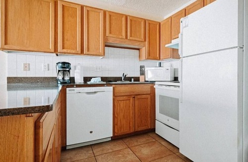 Nawiliwili Apartment | One Unit | Free Parking | Direct Pool Access | Near Wilcox Road