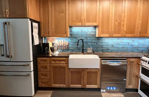 Seward Ski Chalet | Oz Lodge: Tiehacker Chalet.