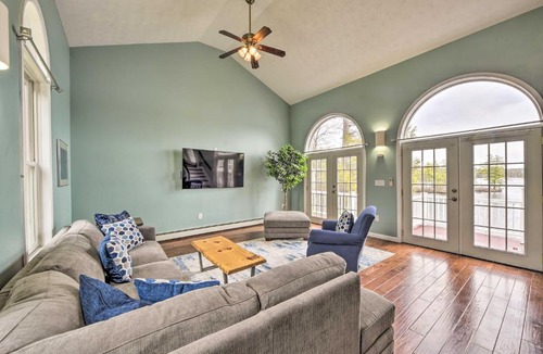Lunenburg House | Paddlers Paradise on Hickory Hills Lake!