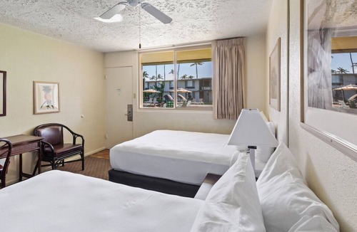 Kahului Hotel | Panoramic Views! 2 Comfortable Units, Outdoor Pool, Near Kanaha Beach Park!