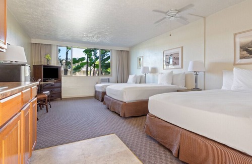 Kahului Hotel | Panoramic Views! 2 Comfortable Units, Outdoor Pool, Near Kanaha Beach Park!