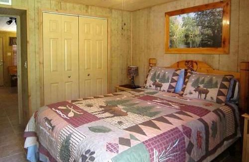 Inverness House | Picturesque Cabin Incredible for a Holiday Escape in Inverness, Florida
