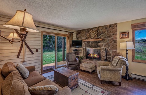 Clark Cabin | Pioneer - Cozy riverside retreat in the mountains