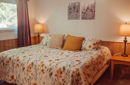 Homer Hotel | Pioneer Inn Downtown