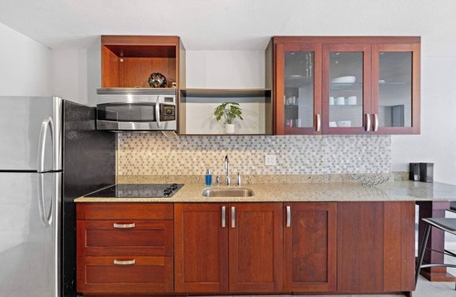 Waikiki Apartment | Prime Waikiki Stay – Steps to the Beach & Dining!