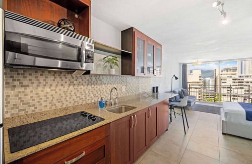 Waikiki Apartment | Prime Waikiki Stay – Steps to the Beach & Dining!