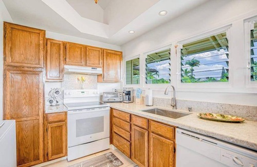 Princeville Condo | Princeville Corner Studio with Fast WiFi, Mountain Views & Pool