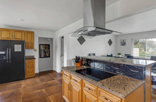 Wayne House | Private 4 BDRM house, 5 Miles from Downtown #3
