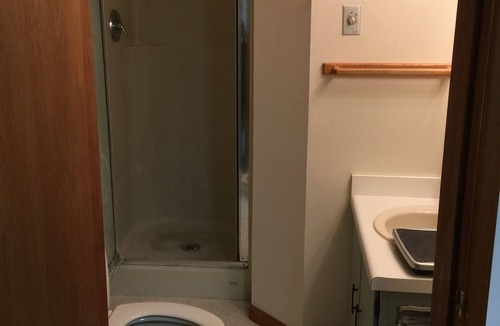 College Apartment | private entrance 1 bedroom/bath by airport & shopping Fairbanks with WiFi