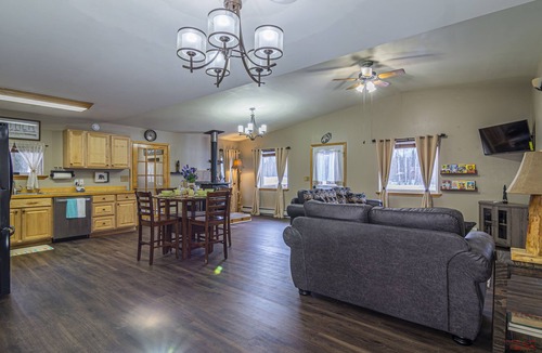 Fairbanks Cabin | Private Getaway Cabin near Hot Springs