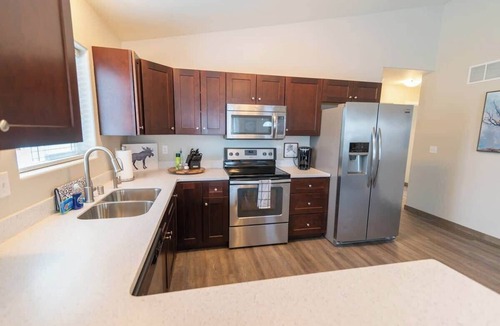 Meadow Lakes House | Private Home, Full Kitchen, Laundry & Wi-Fi!
