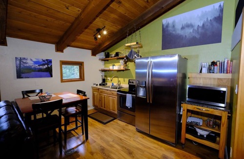 Back Loop Apartment | Private Log Home Apt w/King & Free Tram Tickets!