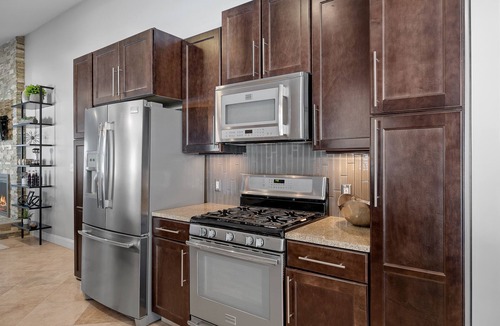 Grandville House | Private Pool, Hottub, Steamshower just 10 minutes from Grand Rapids