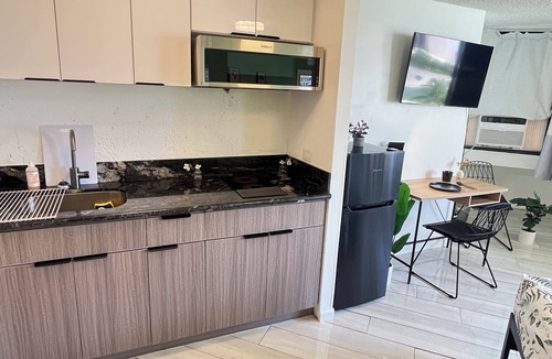Ala Moana Condo | Private studio near Hilton Lagoon