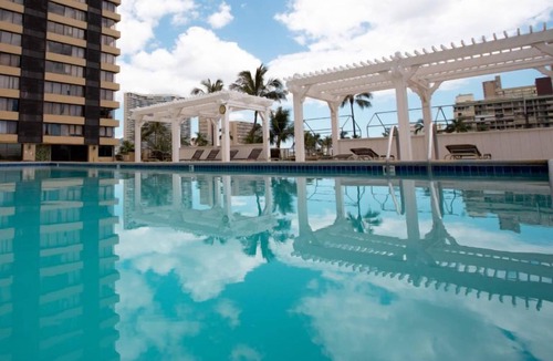 McCully - Moiliili Condo | Quaint Waikiki Monarch Studio | Pool + Gym