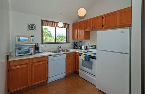 Princeville Condo | Rare Top-Floor Oceanfront Privacy – No Shared Walls