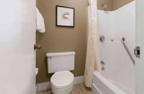 Wailua Hotel | Relaxing Beach Stay Awaits! 1 BR w/Pool Access and Free Parking!