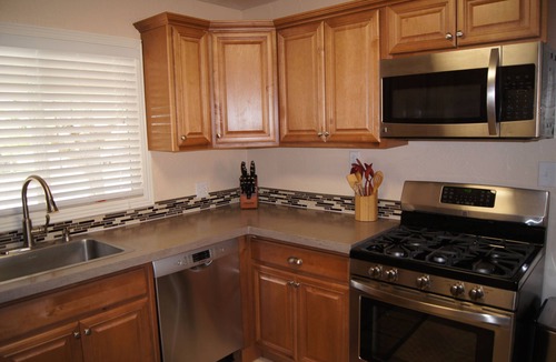 Kanab House | Remodeled in-town beauty with Mountain Views! Large, fully fenced back yard.