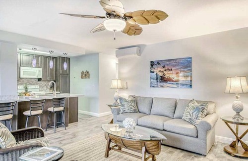 Hanamaulu Condo | Renovated Oceanfront Lihue Condo with AC, Lanai & Pool