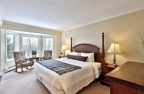 Killington Cabin | Rent An Inn! Takeover The Birch Ridge W/Your Group. Mountain Lodge: 11 Rooms, Bar, Fireplace. 28ppl 11 Bedroom Home