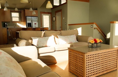 Happy Camp Hideaway House | Right across from Bay and Ocean and just steps to the beach!