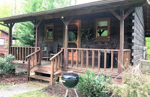 Townsend Cabin | River Frontage ❄Hot Tub ❄Whirlpool bath ❄Studio for Two ❄Pet Friendly