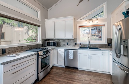 Estes Park House | Rocky Retreat: Relax in hot tub, 2.7 mi to RMNP, walking distance to town, #3370