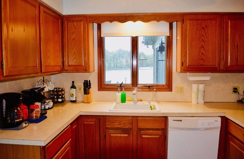 Blakeslee Cottage | ⛷️⛱️⛰️ Romantic Lake Front ❤️1BR★HotTub★Fireplace★Boat/Fish★Dogs+★