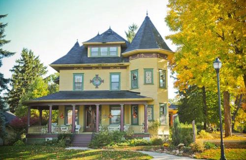 Gananoque Bed & Breakfast | Ruby Manor Bed & Breakfast