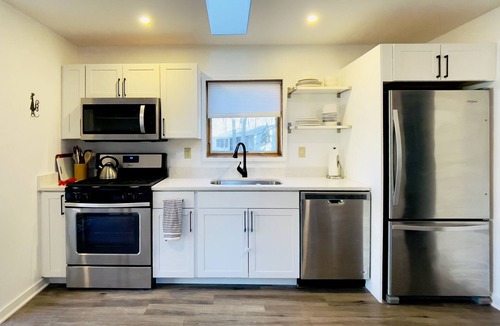 Harbert House | Ruby's Retreat - 3BR cottage in Sawyer near Warren Dunes