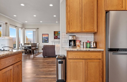 Baker City House | Scenic Views Home, Gorgeous Views! 4 Bdrm, 4 Bath, Local Golfing 50% Off!