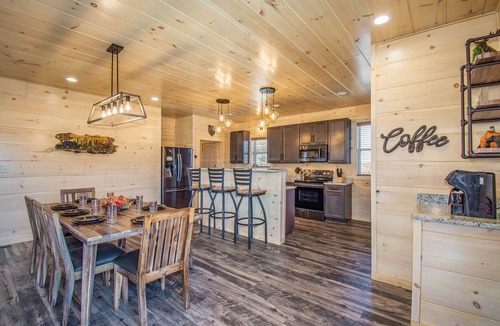 Cottage Gardens Cabin | See July 4th Fireworks From Your Balcony!