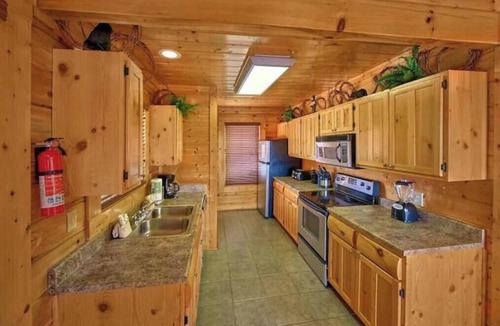Sevierville Cabin | Sky High Mountain Views w/HotTub Resort Pool &Gym