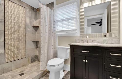 Buckhead House | Sleek 5BR Buckhead HomeModern,Spacious & Central