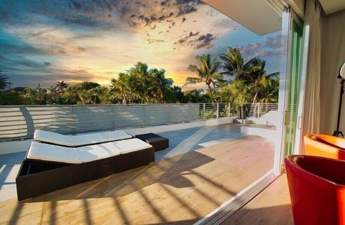 Birch Park Finger Streets House | Solara Haven by RoveTravel Poolside Home with Balcony