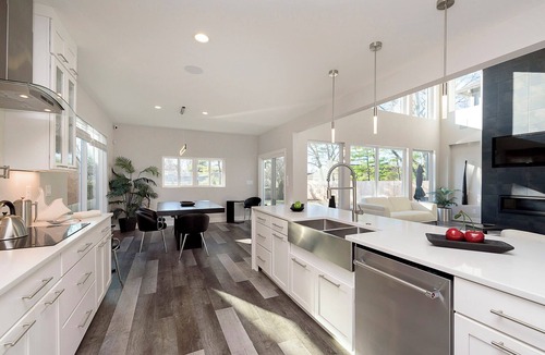Indianapolis House | Spacious 5 BR Home w/Pool, Outdoor Grill + Bar