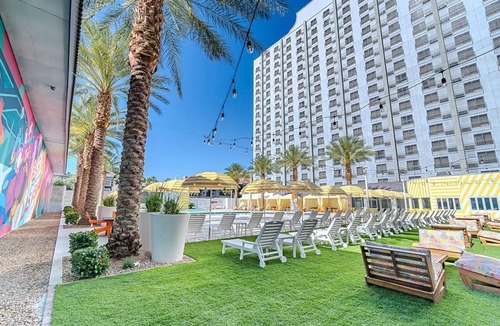 Las Vegas Apartment | Standard King | Cozy Vegas Stay