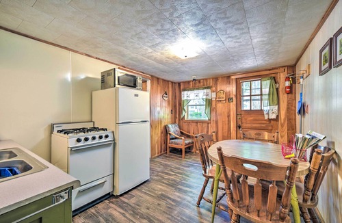 Stone Lake Cabin | Stone Lake Cabin: Grill & Access to Fishing!
