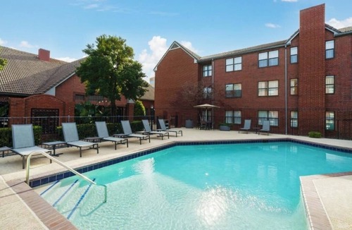 Dallas Apartment | Studio Suite Near Glazer's Beer and Beverage DAL