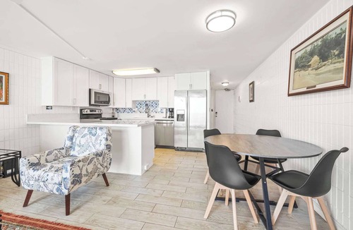 Punaluu Condo | Stunning Beachfront Condo w/Pool & Gym Access