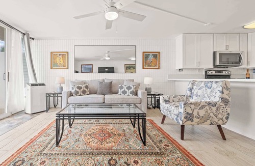 Punaluu Condo | Stunning Beachfront Condo w/Pool & Gym Access