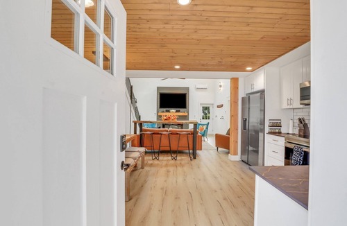 Historic District Cottage | Stylish 2-bedroom house in Beaufort. Walk to downtown. Fire pit, bikes, grill